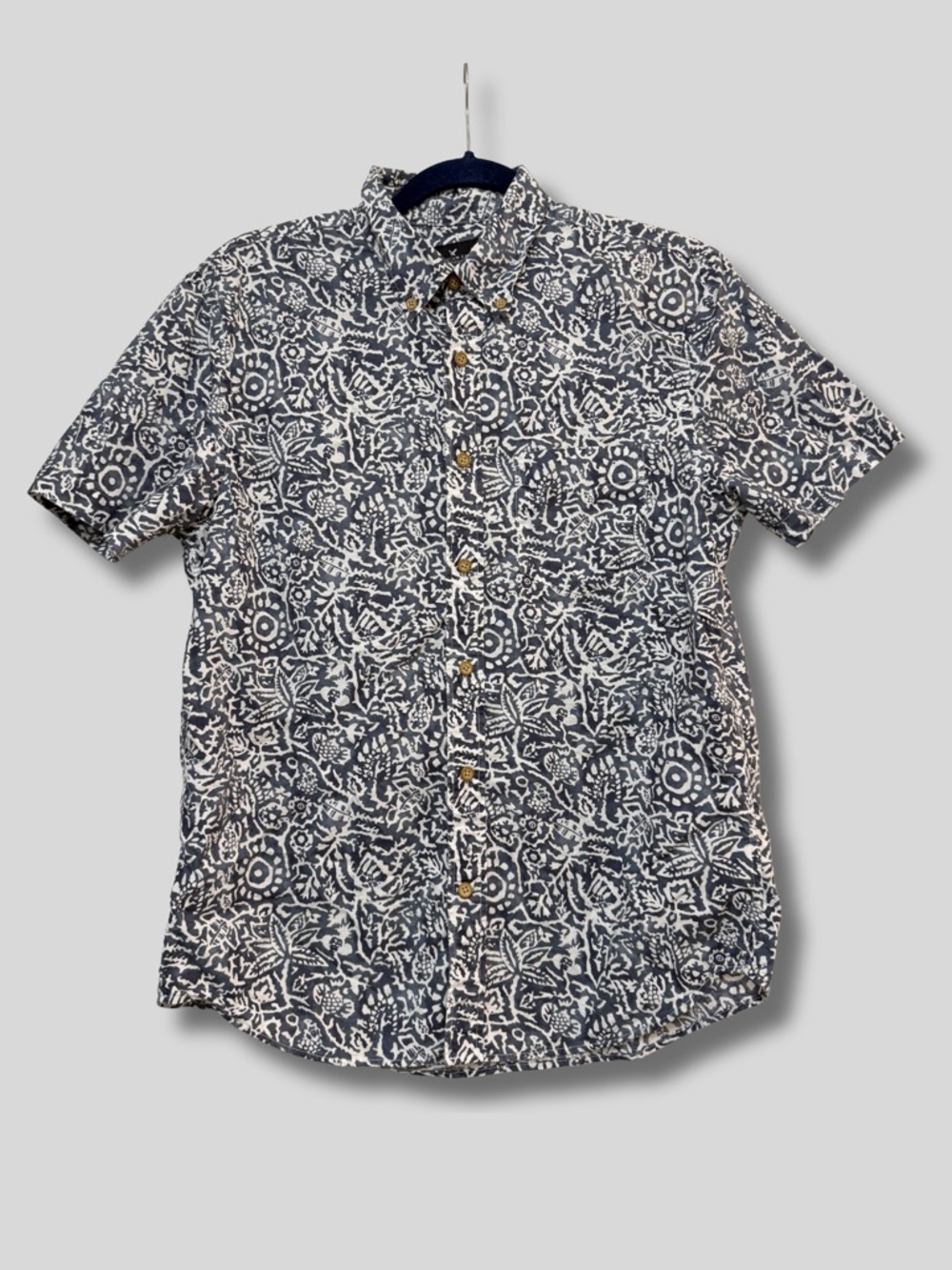 American Eagle Men’s Navy and White Short-Sleeve Printed Button-Down Shirt